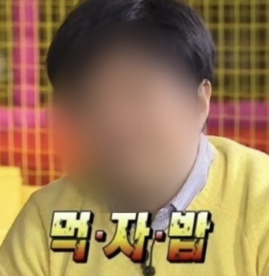 주말 식사시간 제한 안내가 적힌 메뉴판