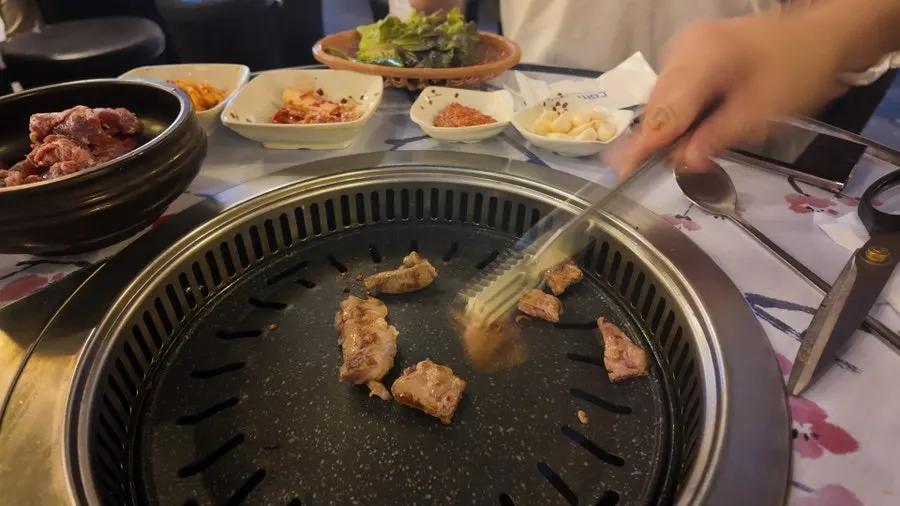 집게로 굴려가며 구운 갈매기살