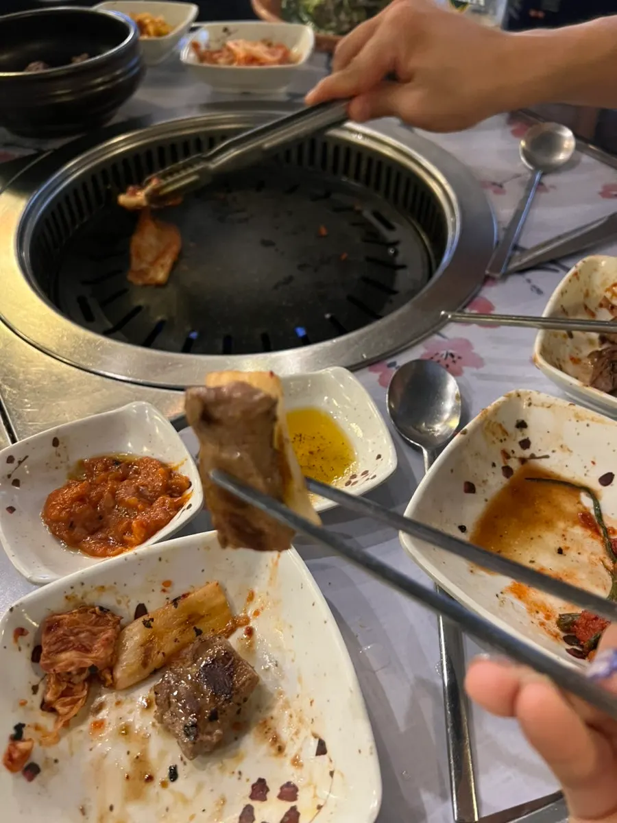 밤하늘이 보이는 멍석집 천장 개폐 구조