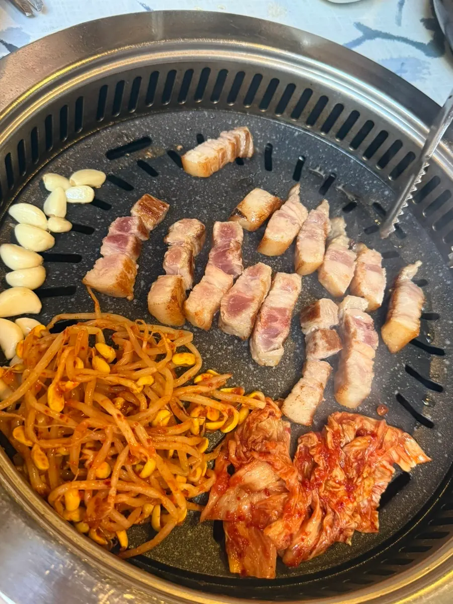 구운 콩나물과 삼겹살
