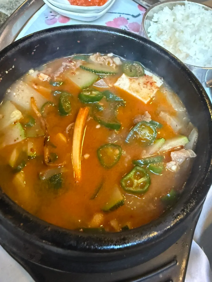 건더기 푸짐한 차돌된장찌개