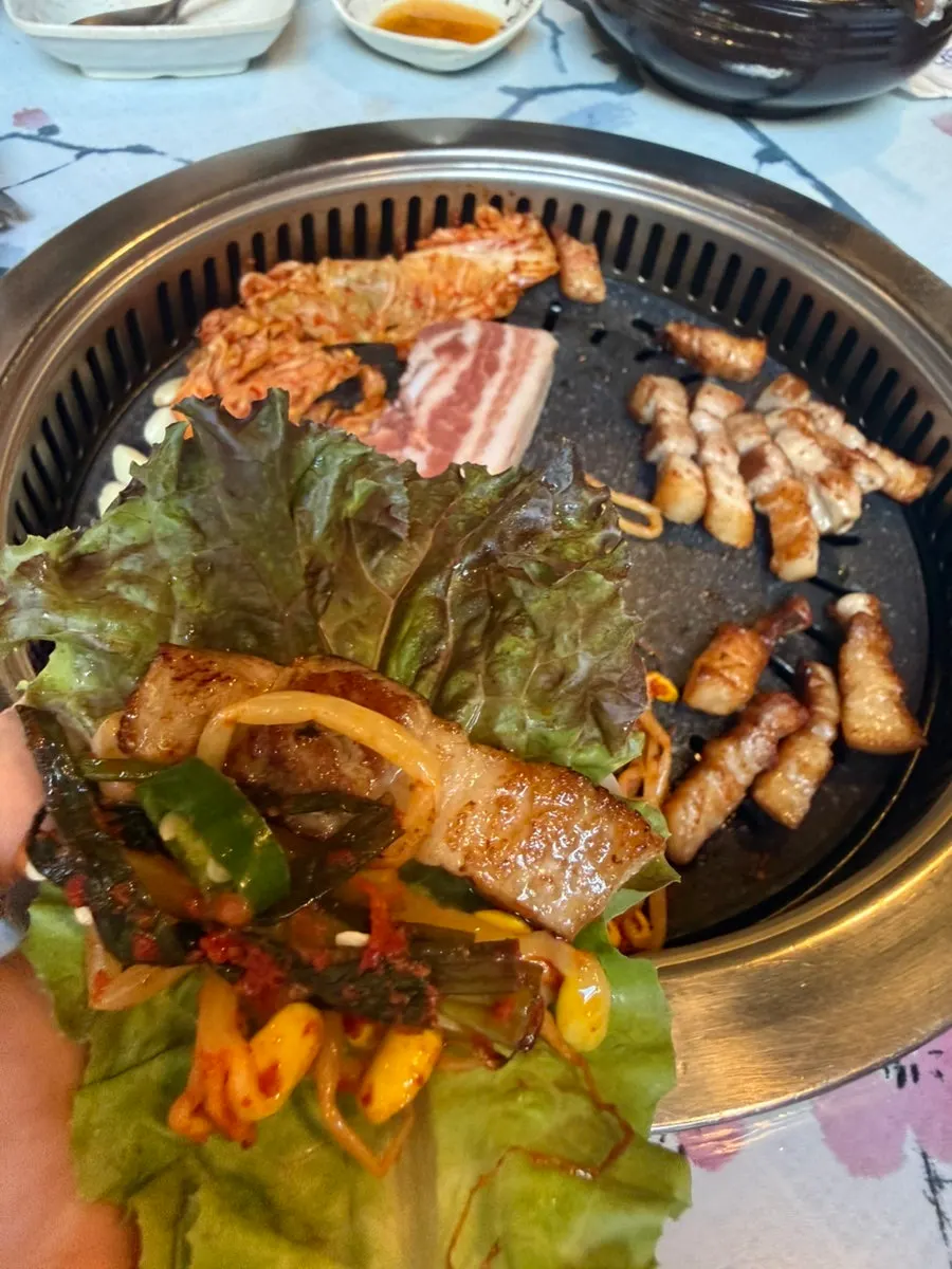 금요일 저녁 멍석집 야장 테이블