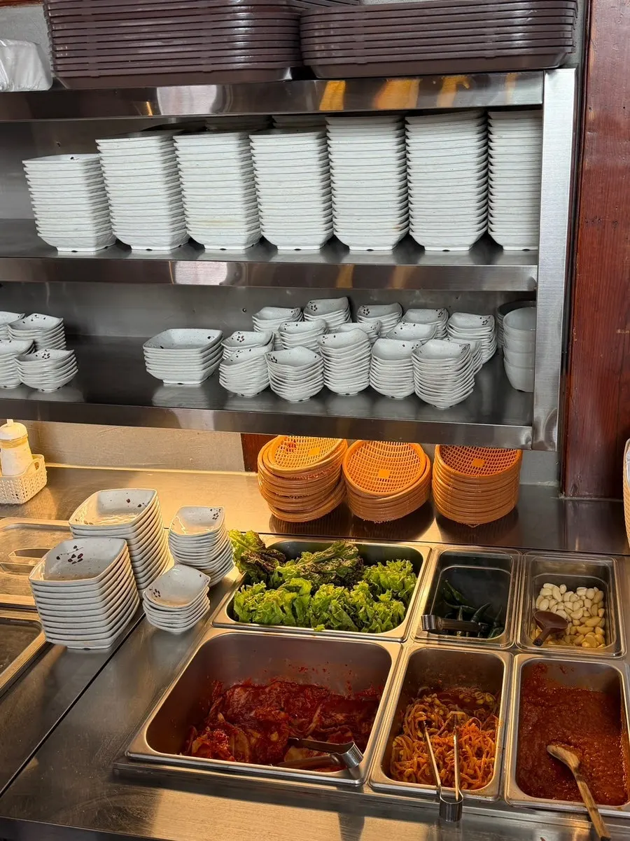 Basic spread with lettuce and chili peppers