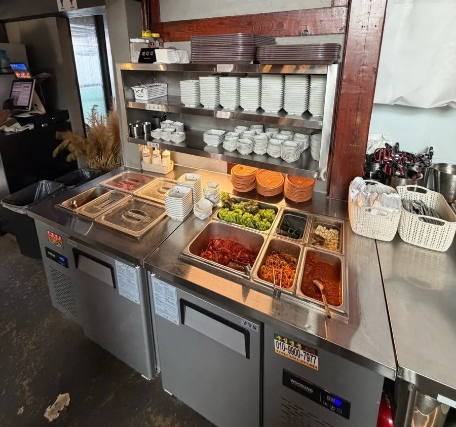 Meongseokjip self-service bar for side-dish refills