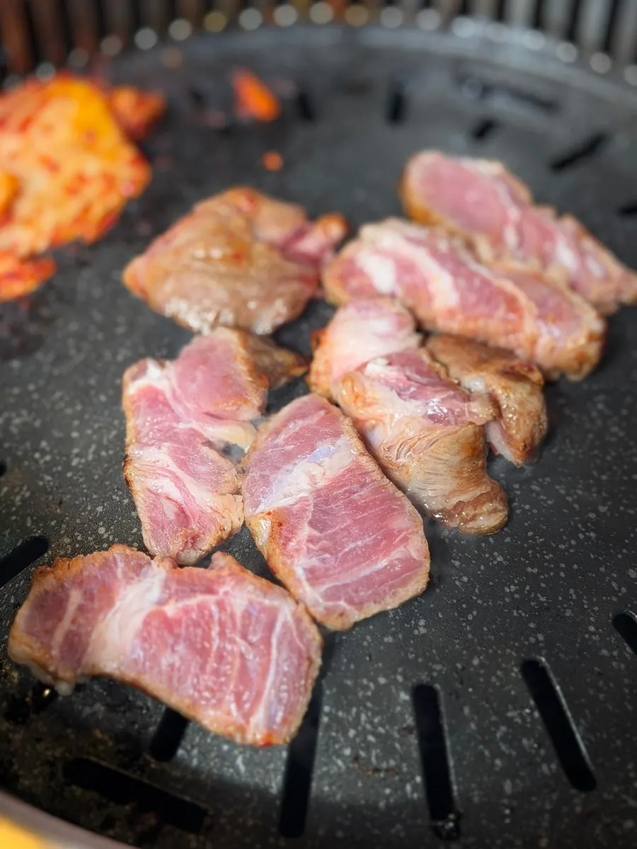 Thick grilled flower neck pork