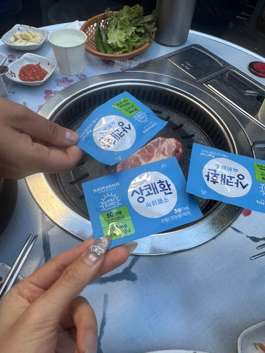 멍석집 실내 좌석 분위기