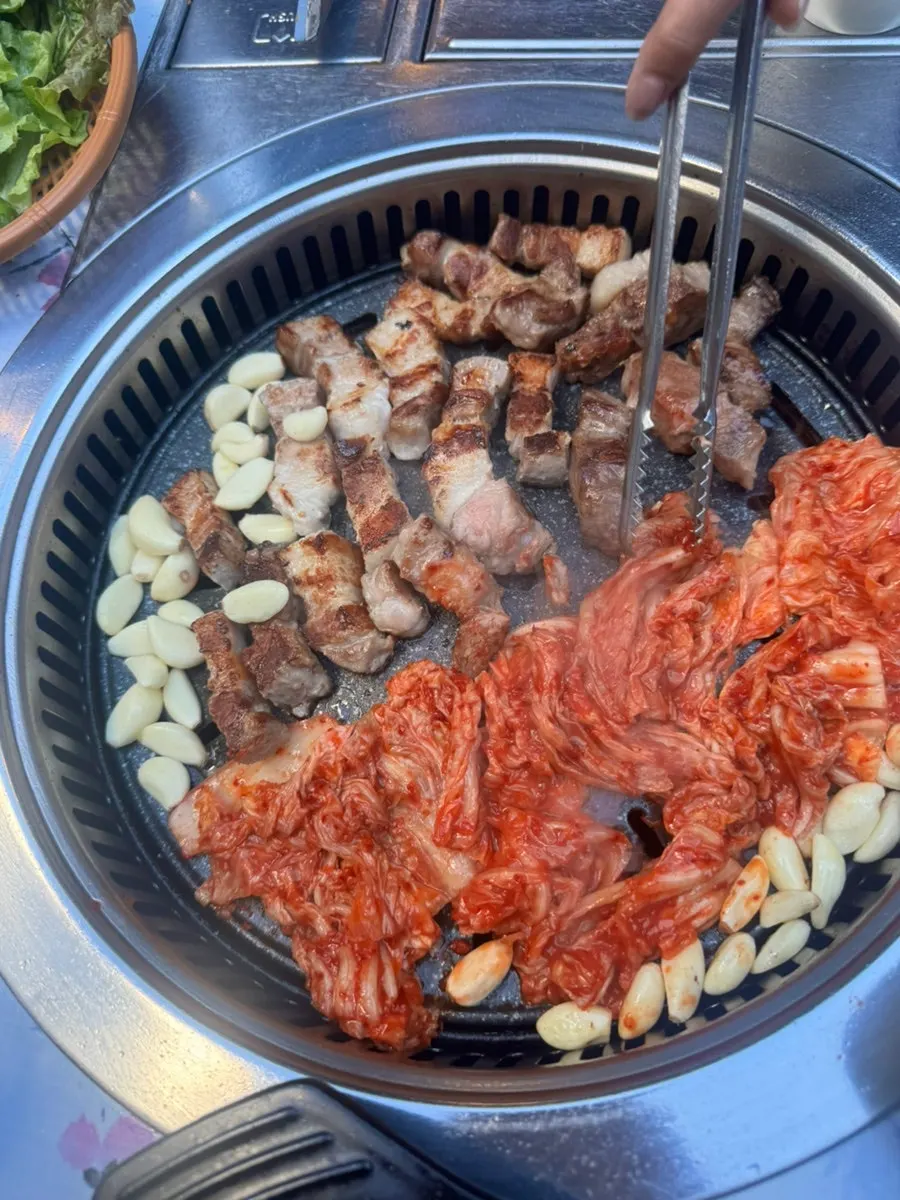 뜨겁게 끓여 나온 된장찌개