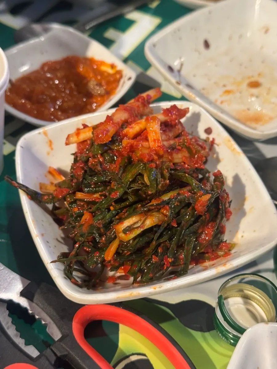 직접 만들어 온 소금과 기름장 종지