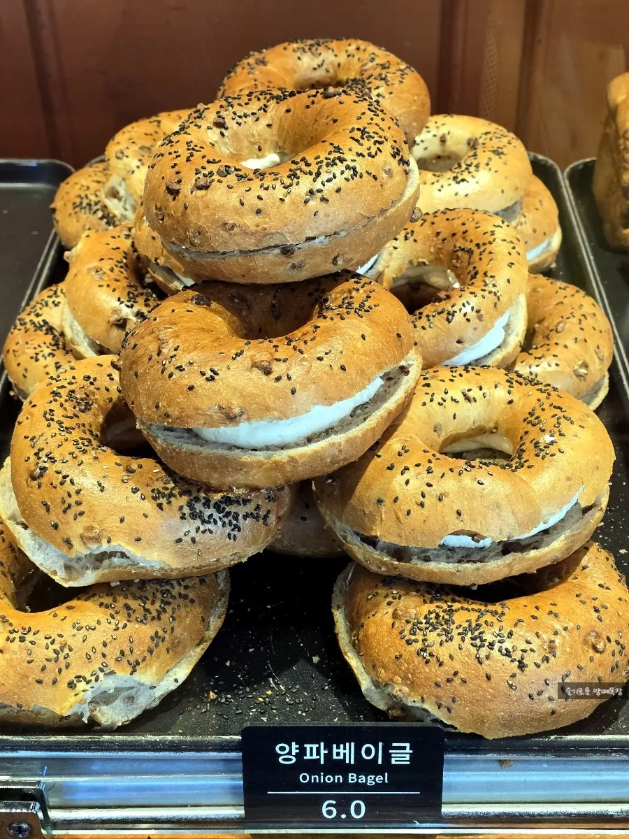 Display of onion bagels