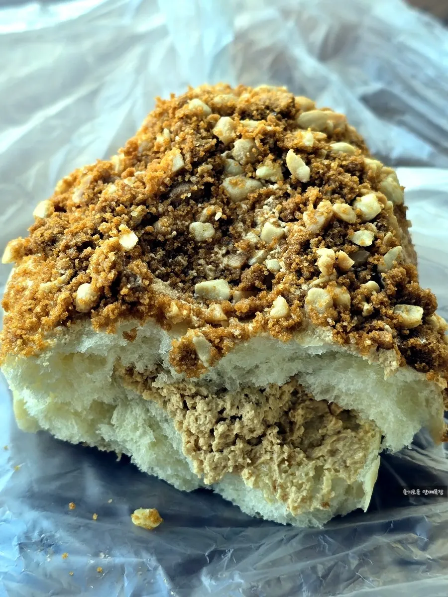 Munhwa Bakery peanut bread