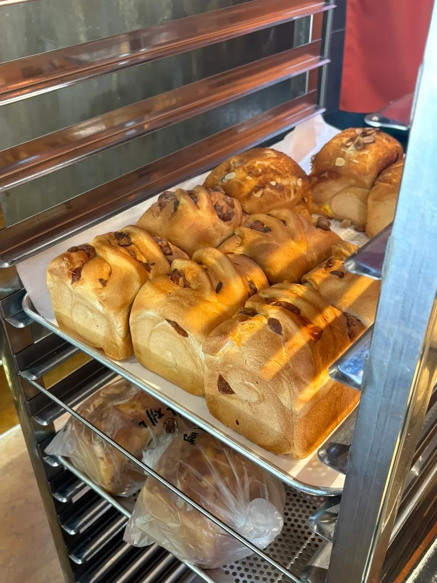 Munhwa Bakery, a takeout-only shop