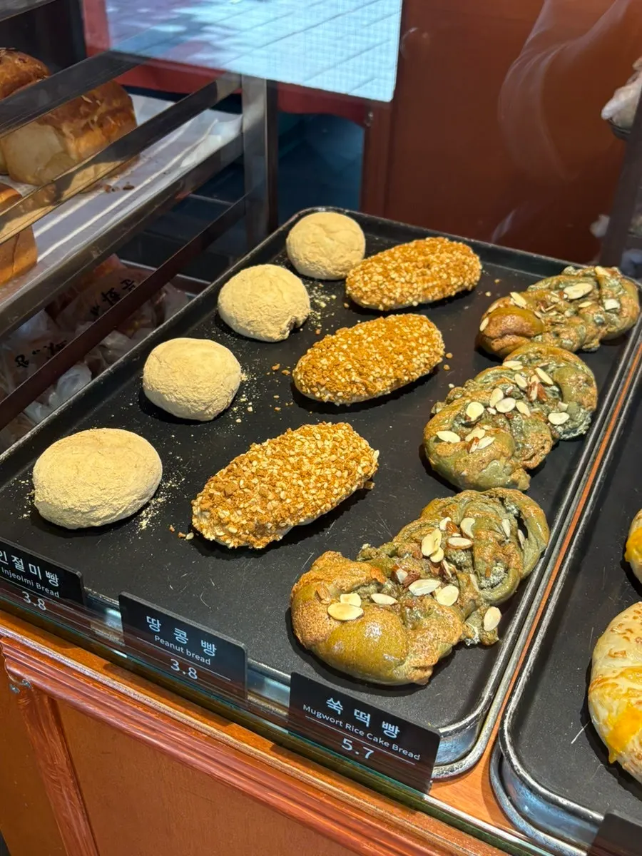 Bread display and takeout queue at Munhwa Bakery