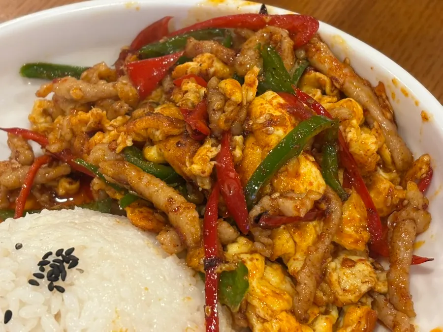 Close-up of the spicy tiger stir-fry rice bowl