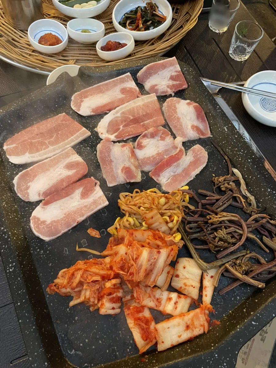 Jongno 3-ga street and outdoor dining lights