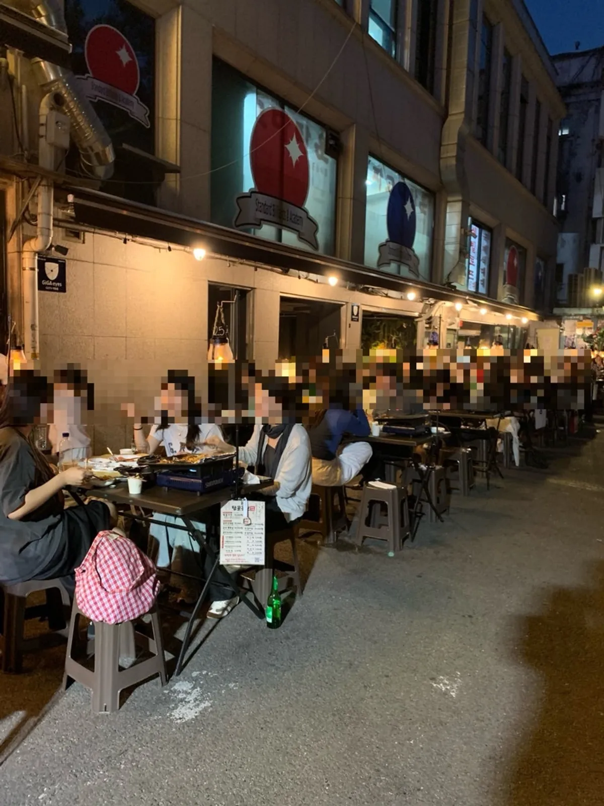 주말 식사시간 제한과 셀프 반찬 안내문