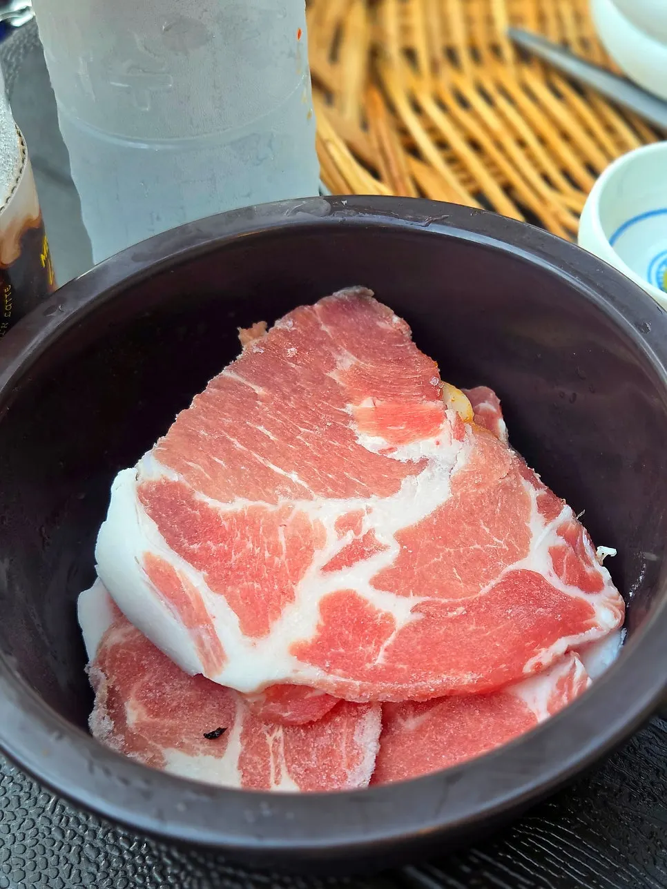 항아리에 담겨 나온 목살