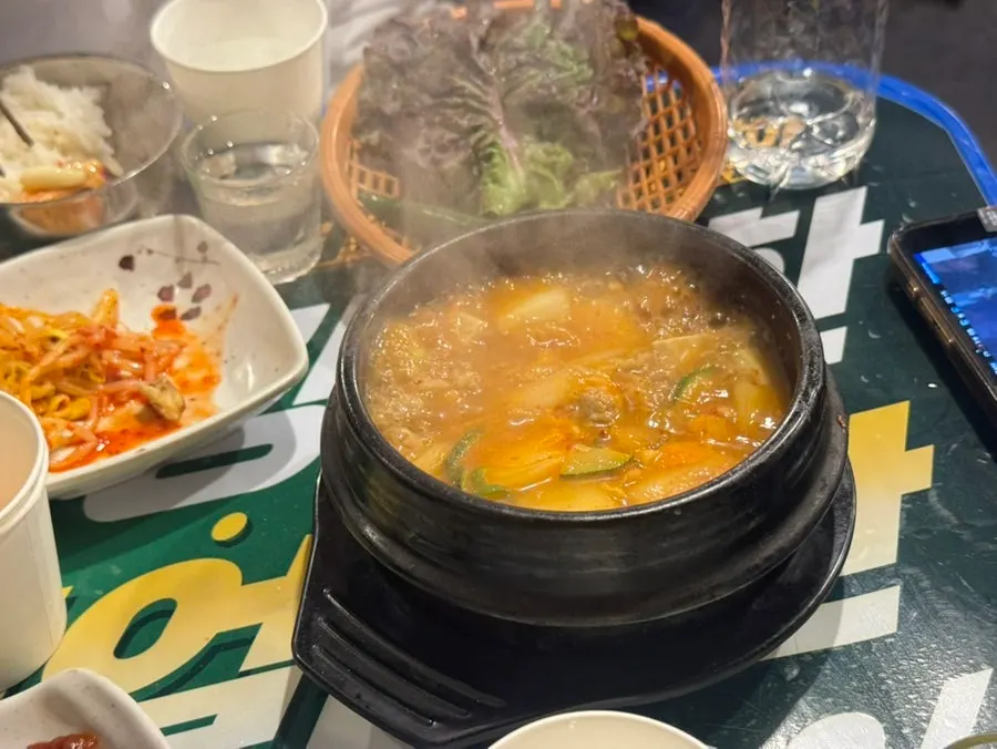 쌈장과 함께 먹는 구운 삼겹살
