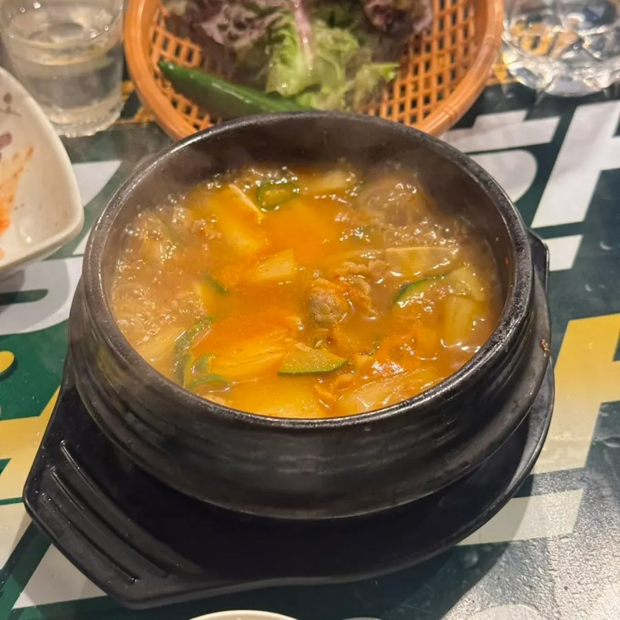 뚝배기에 끓여 나온 차돌된장찌개