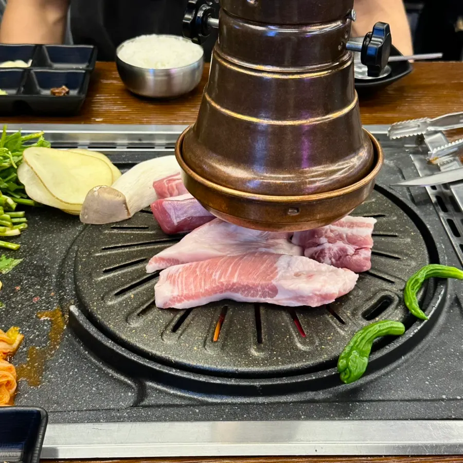 두툼한 삼겹살과 천겹살