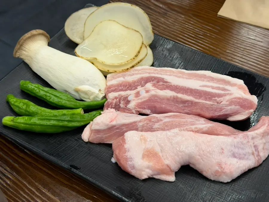 Plate of raw Boseong black pork samgyeopsal and hangjeongsal
