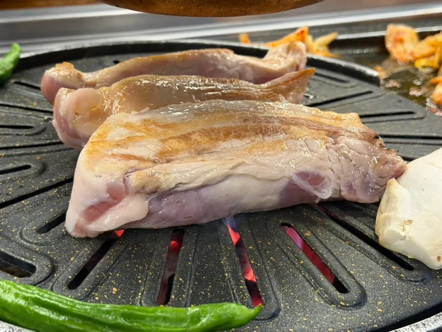 Pork cooking while sealing in the juices