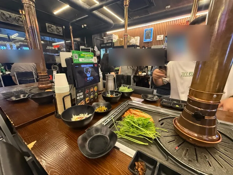 Interior of Cham Dwaejitgan Jongno Main Branch