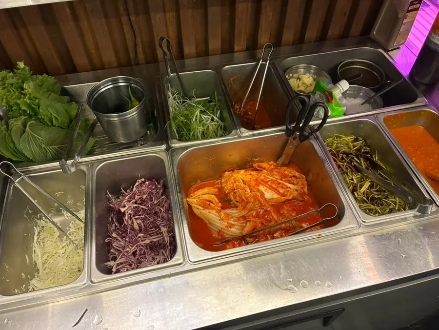 Self-serve side bar with shredded scallion and lettuce