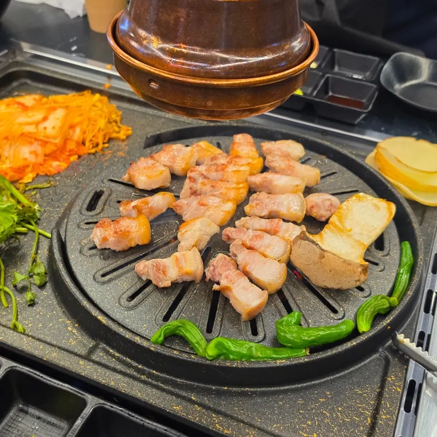 알맞게 익은 흑돼지 오겹살
