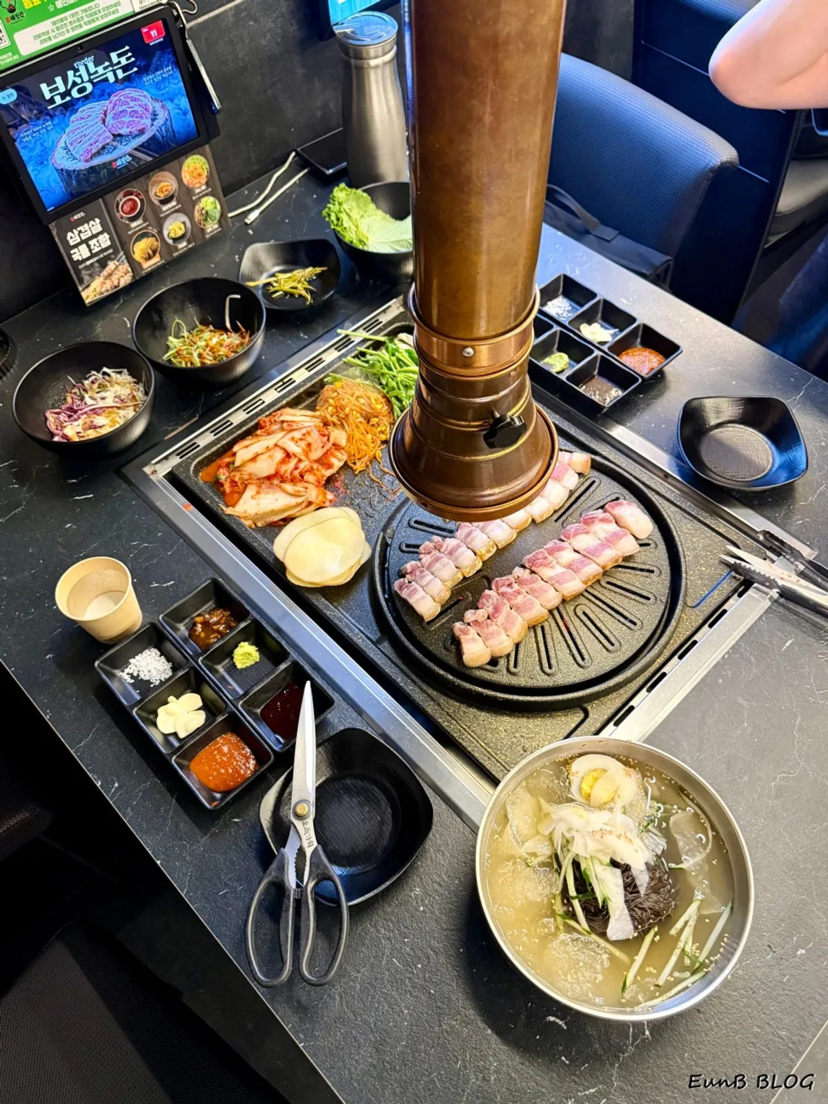 Black pork five-layer belly on the grill at Cham Dwaejitgan Jongno Main Branch