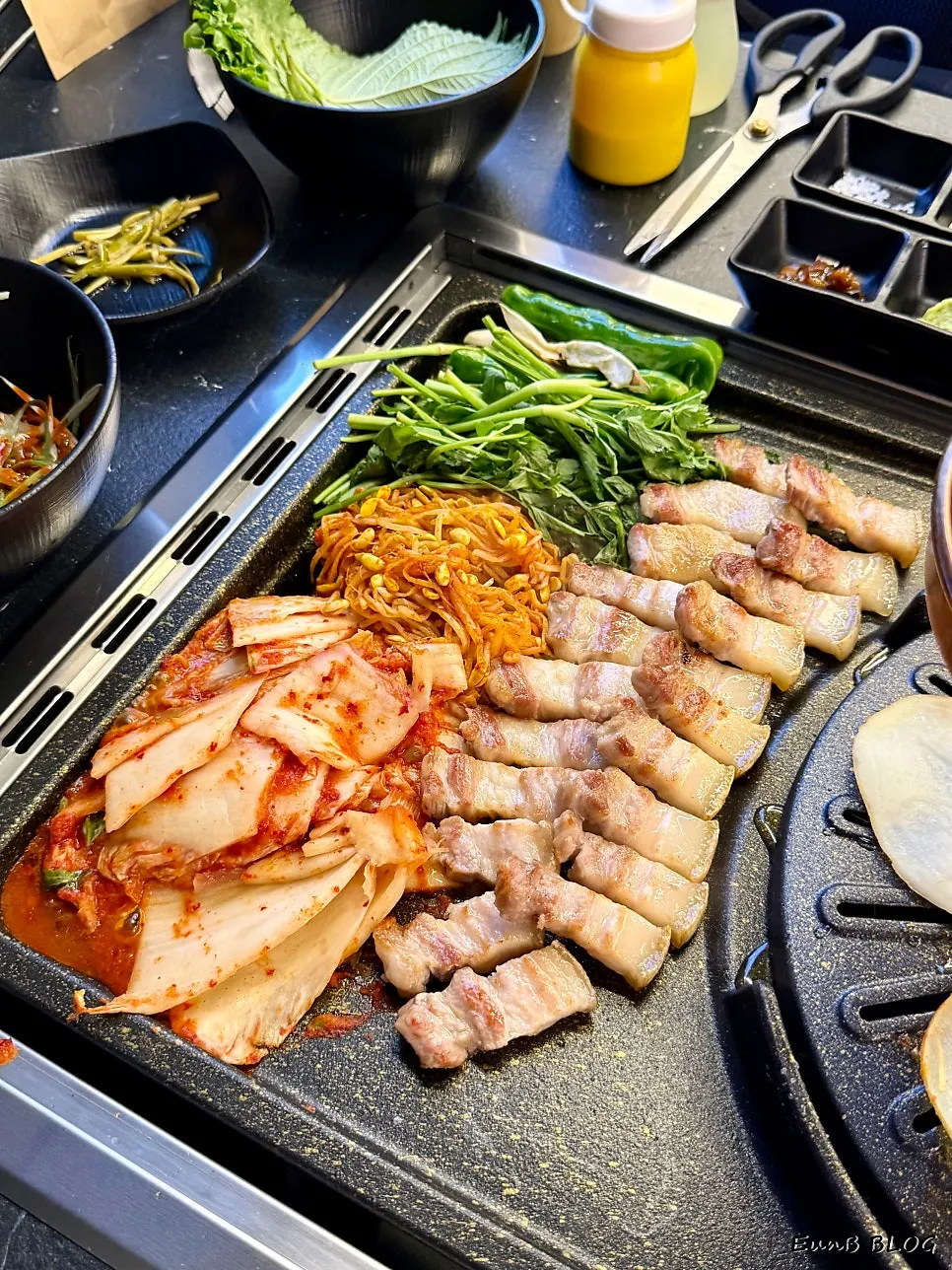 Close-up of black pork five-layer belly at Cham Dwaejitgan Jongno Main Branch