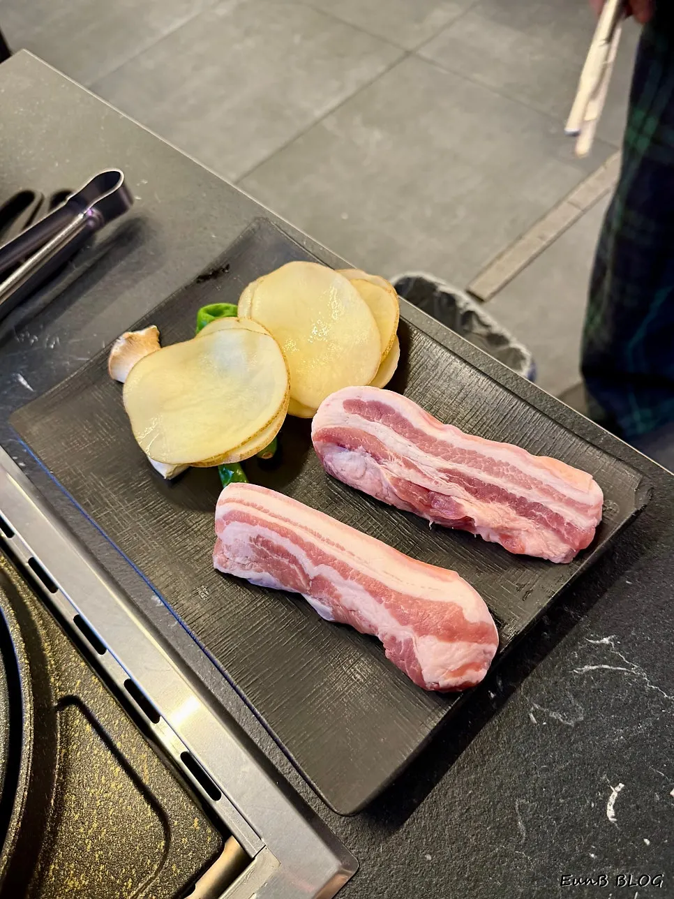Two orders of raw black pork five-layer belly