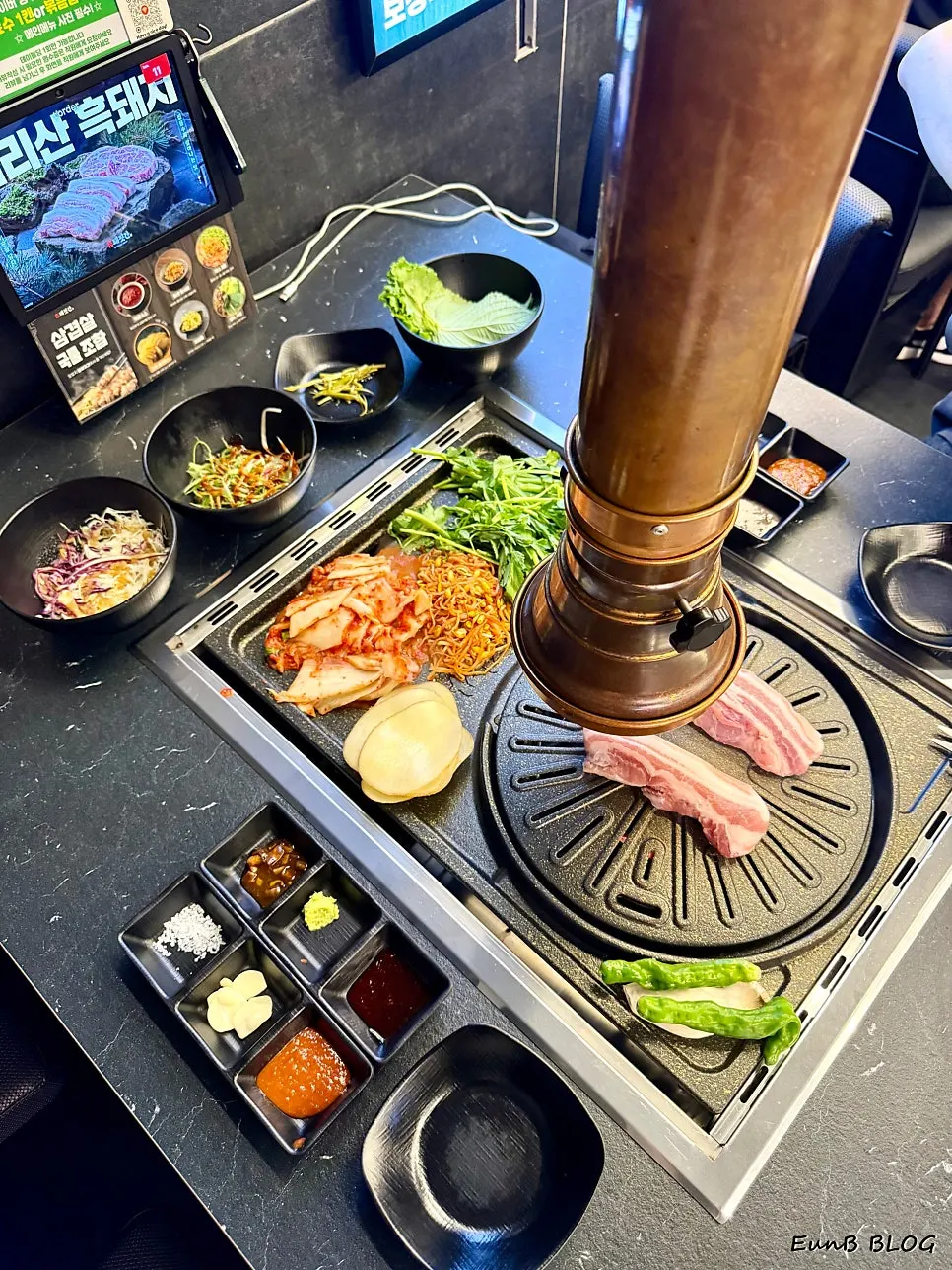 Five-layer belly placed on the heated grill pan