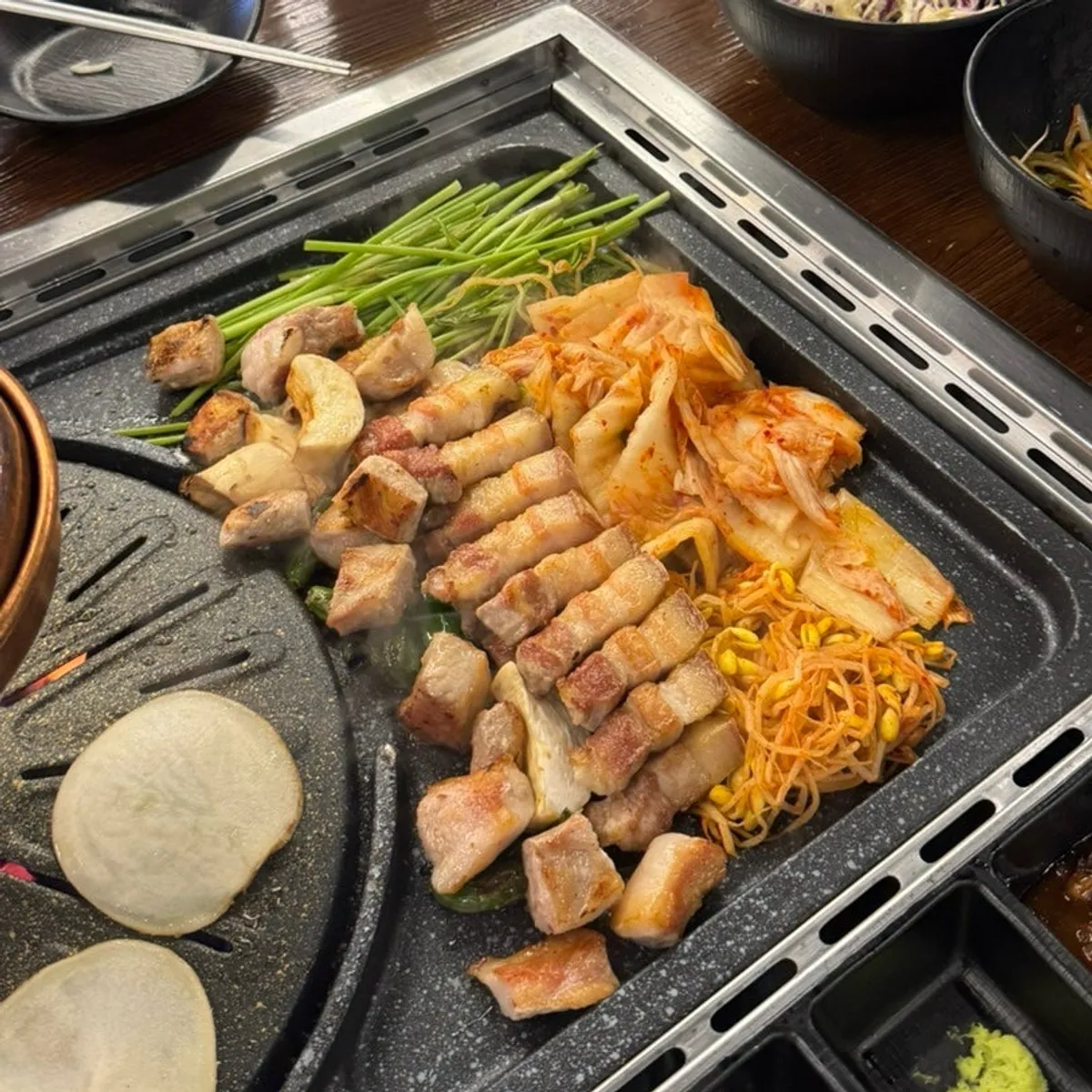 Main table spread of pork belly at Cham Dwaejitgan Jongno Main Branch