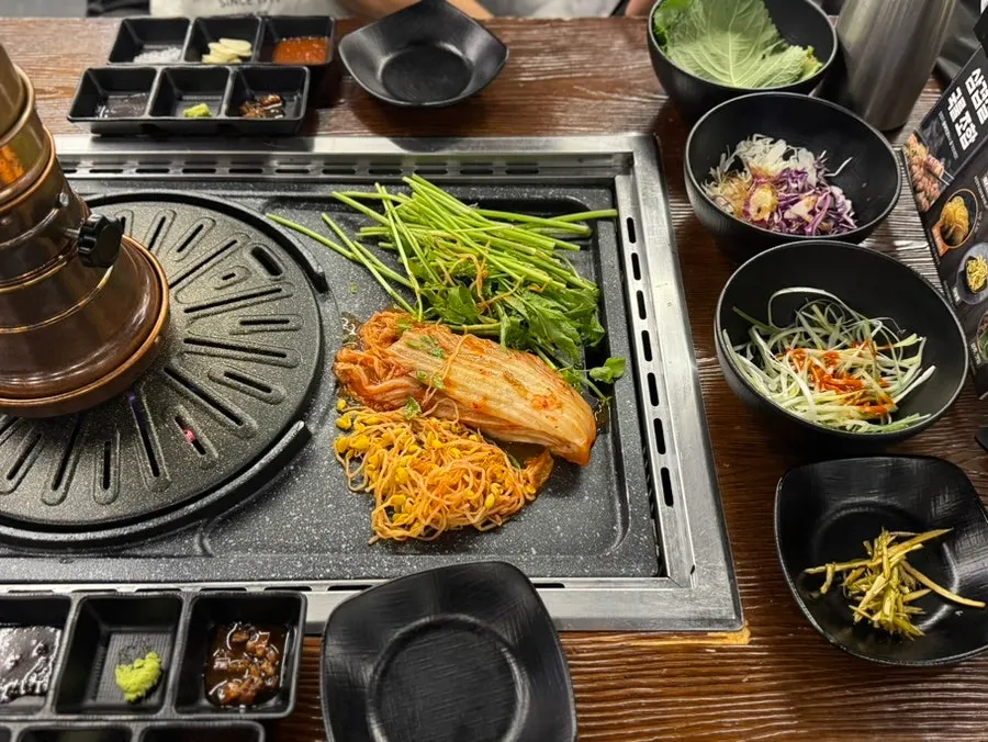 Plate of ordered black pork ogyeopsal and Boseong nokdon raw meat