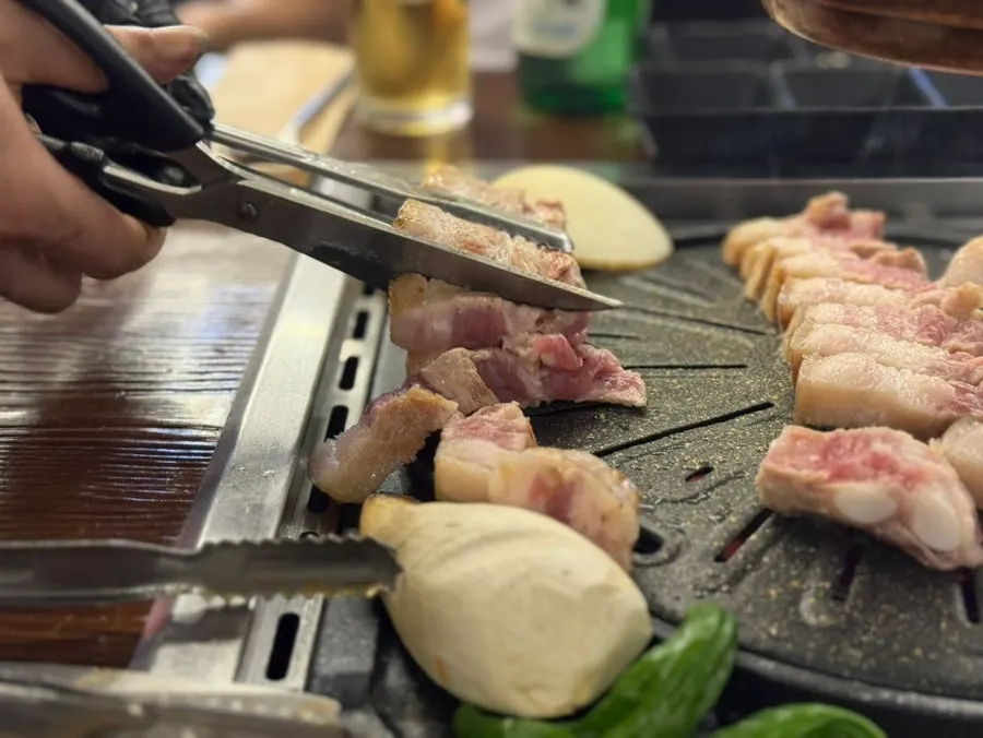 Pork belly and minari grilling on the pan