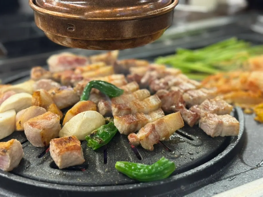 Chewy grilled hangjeongsal