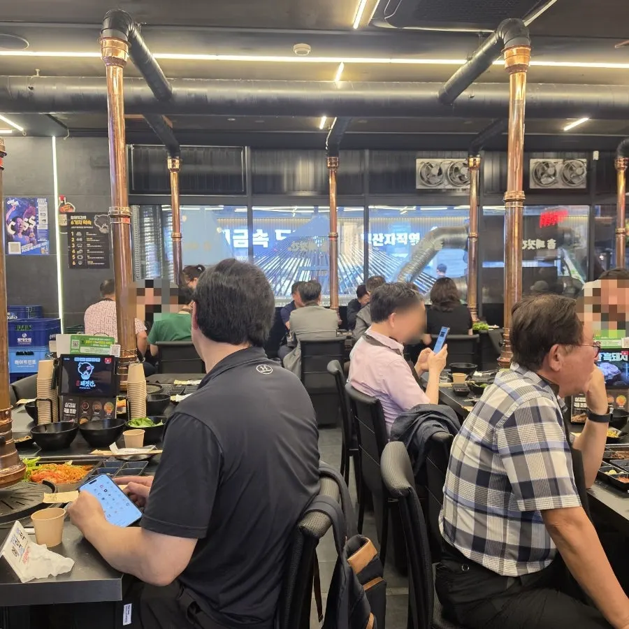 Restaurant interior full of weekday-evening diners
