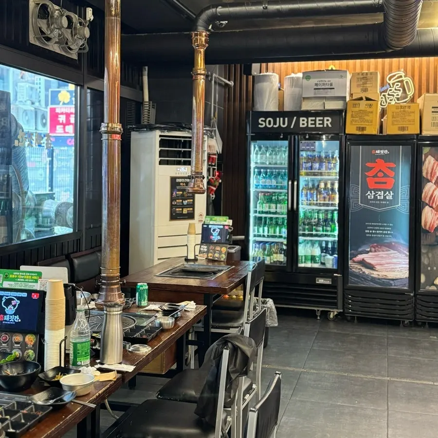 Alrededores de la entrada del local de Cham Dwaejitgan Jongno Main Branch