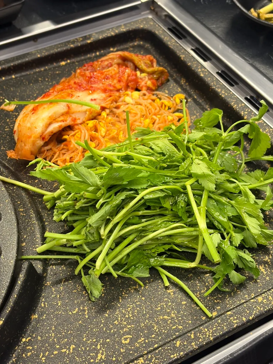 쌈채소와 파무침 밑반찬