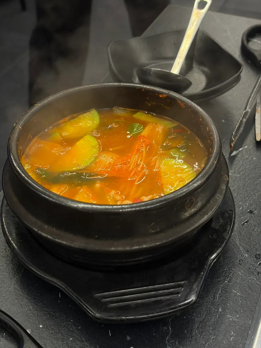직원이 먹기 좋게 잘라 구운 삼겹살