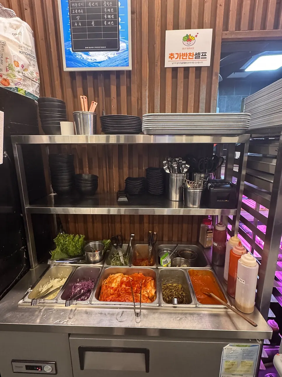 Clean, well-kept self-serve side dish bar