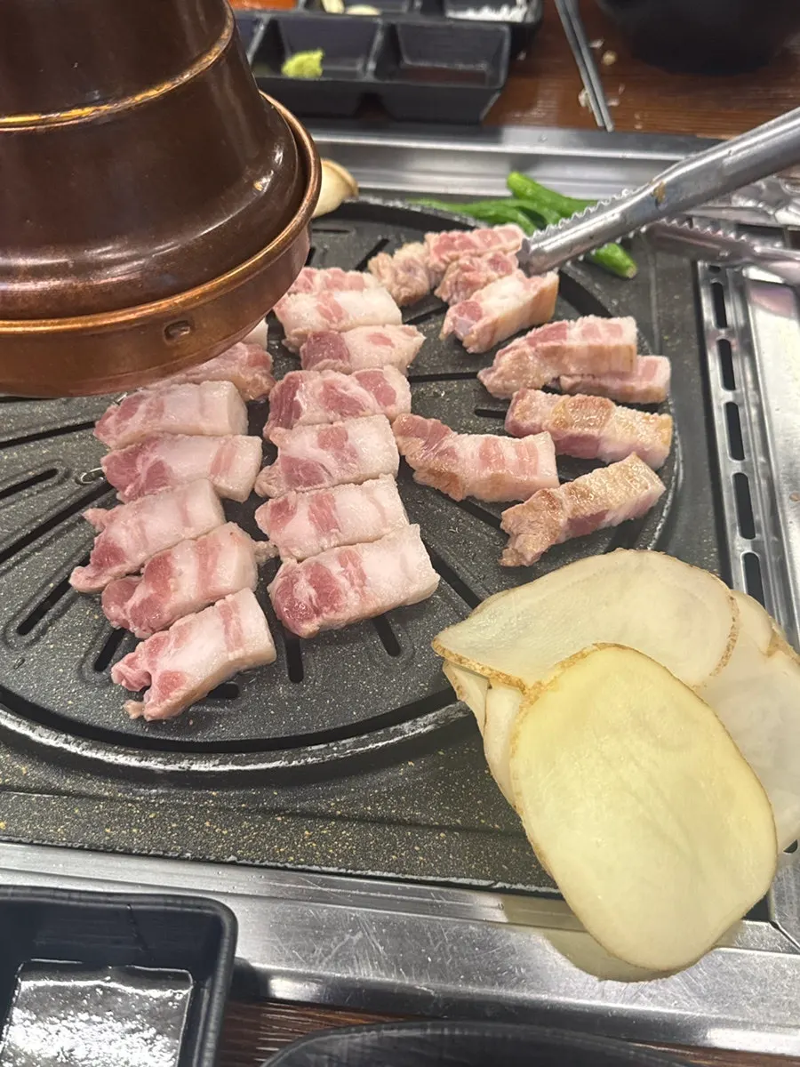烤得金黃的寶城綠豚五花肉