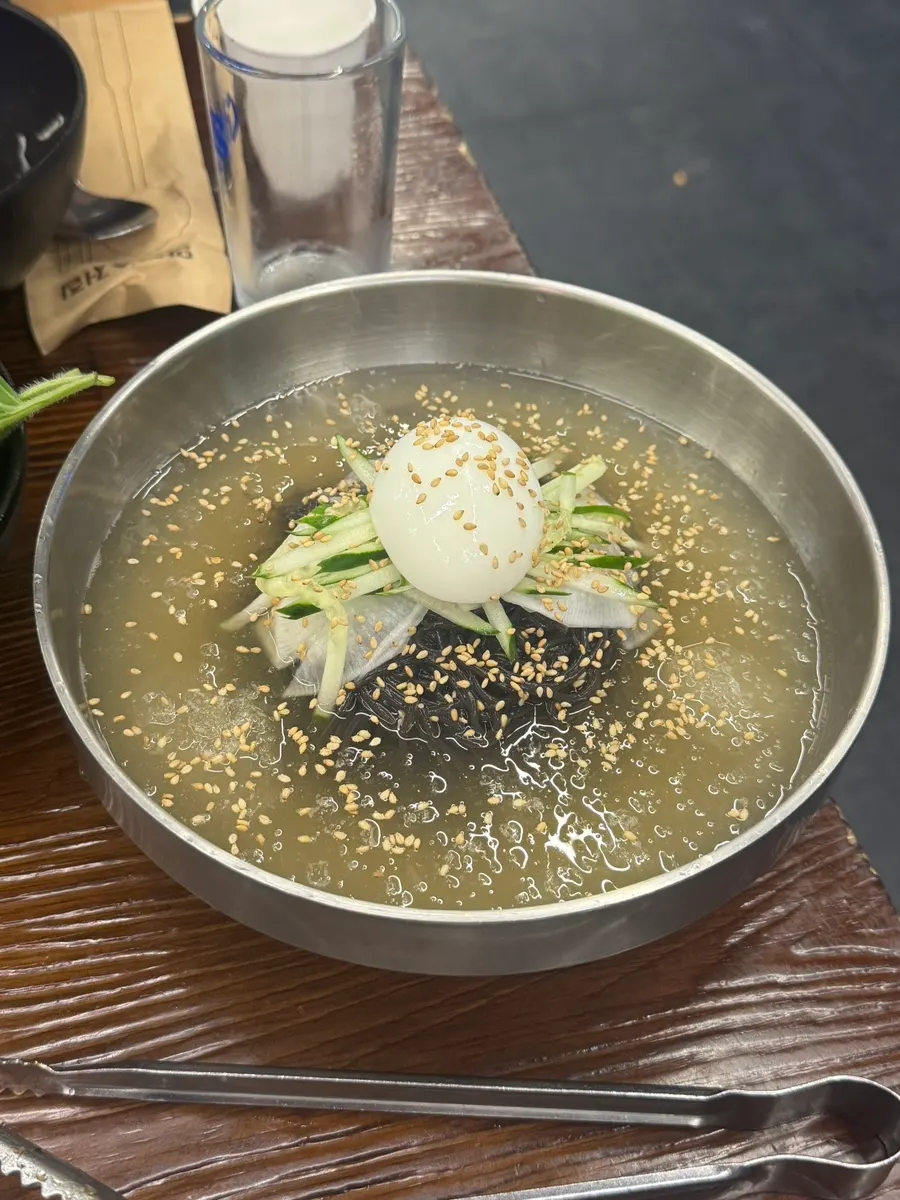 智異山葛根水冷麵與剪刀、芥末
