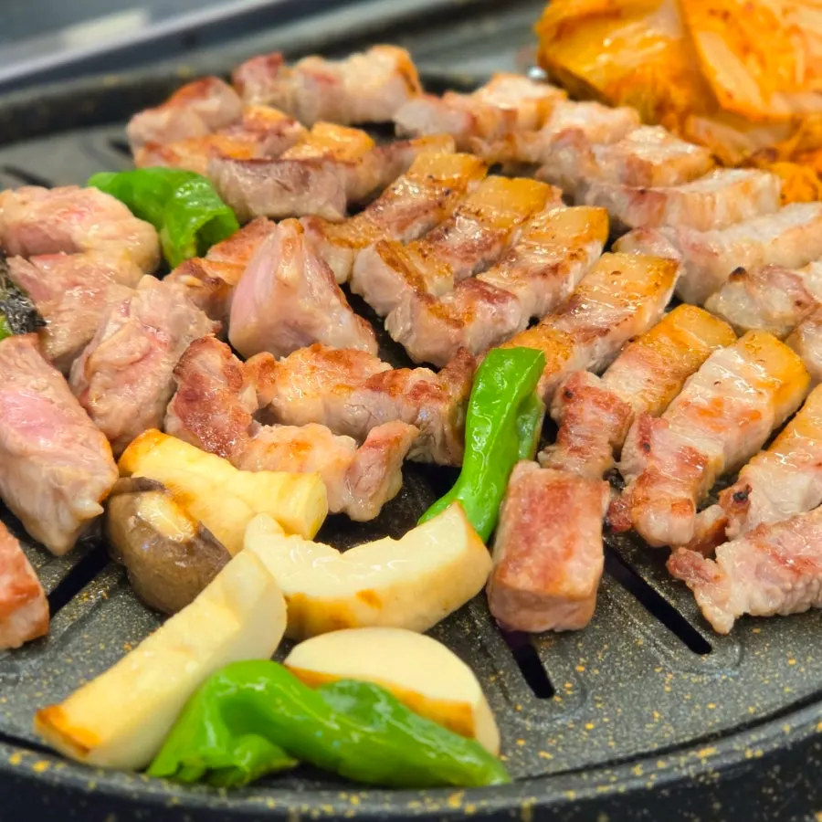 Glossy grilled pork belly and moist pork neck