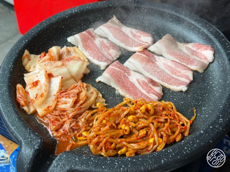불판에 올린 급랭삼겹살