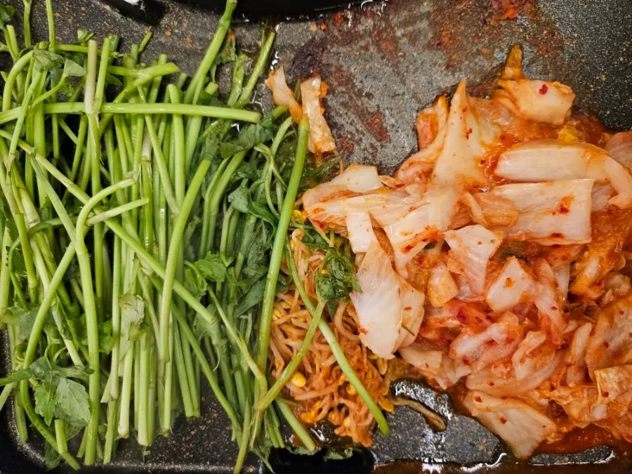 Boseong black pork belly grilling to a golden brown