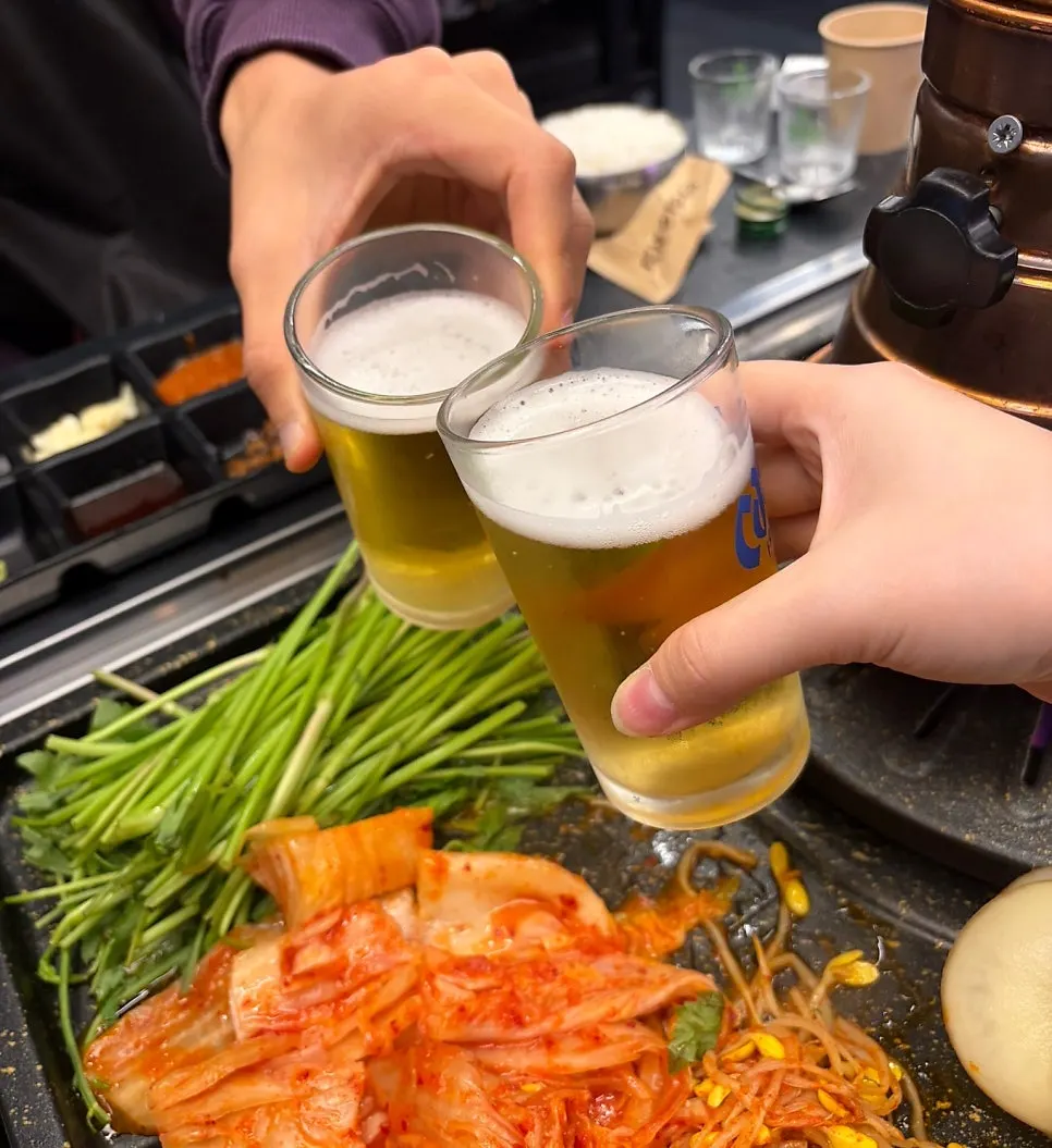 A glass of soju-beer enjoyed as a daytime drink