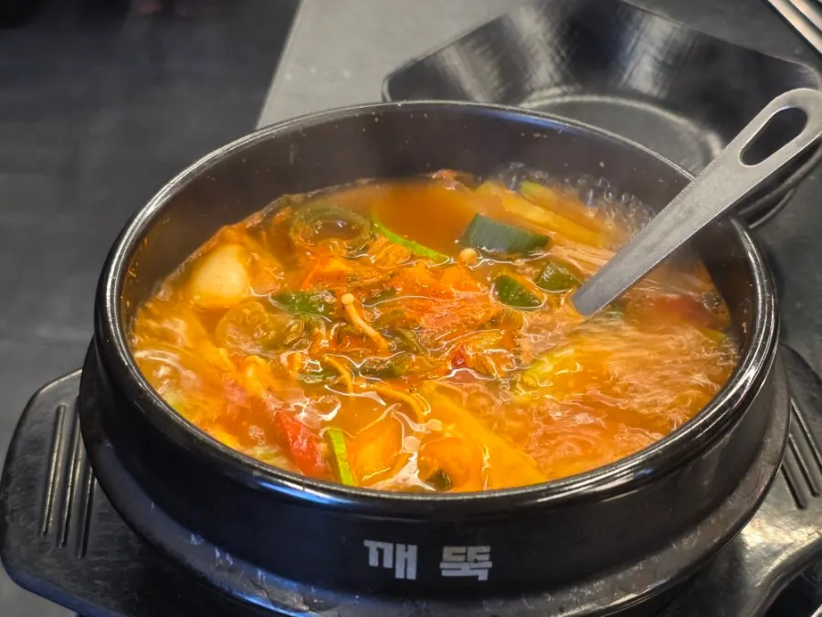 Doenjang jjigae with tofu and vegetables