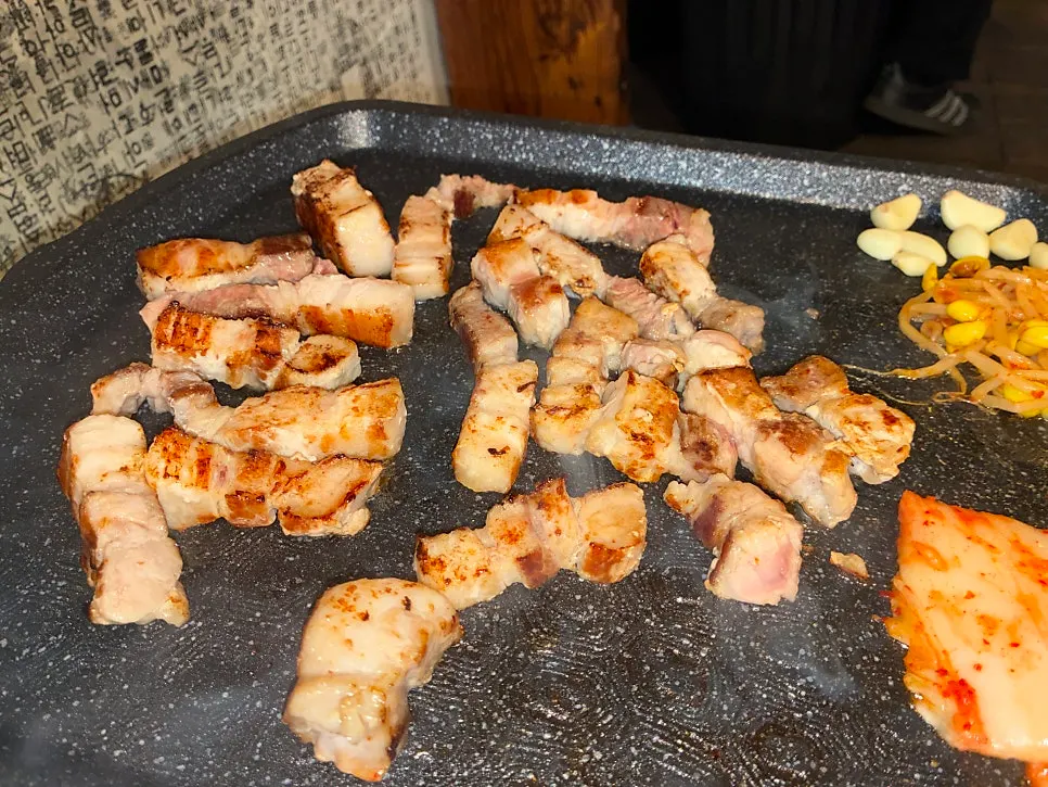 멍석집 야장 저녁 풍경