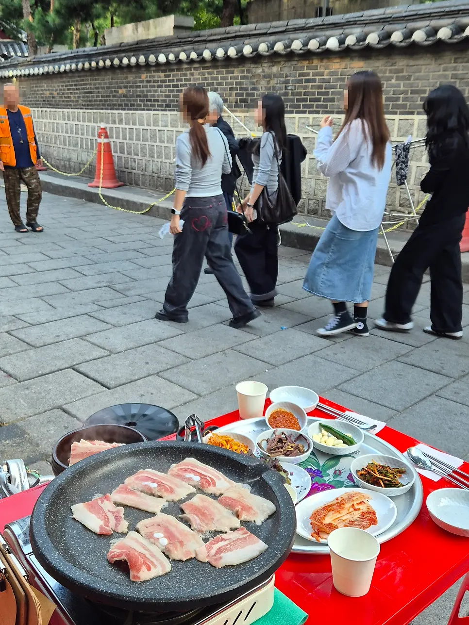 불판에 올린 급냉 삼겹살